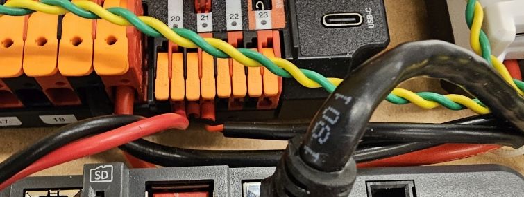 Power going from the PDH to the radio.